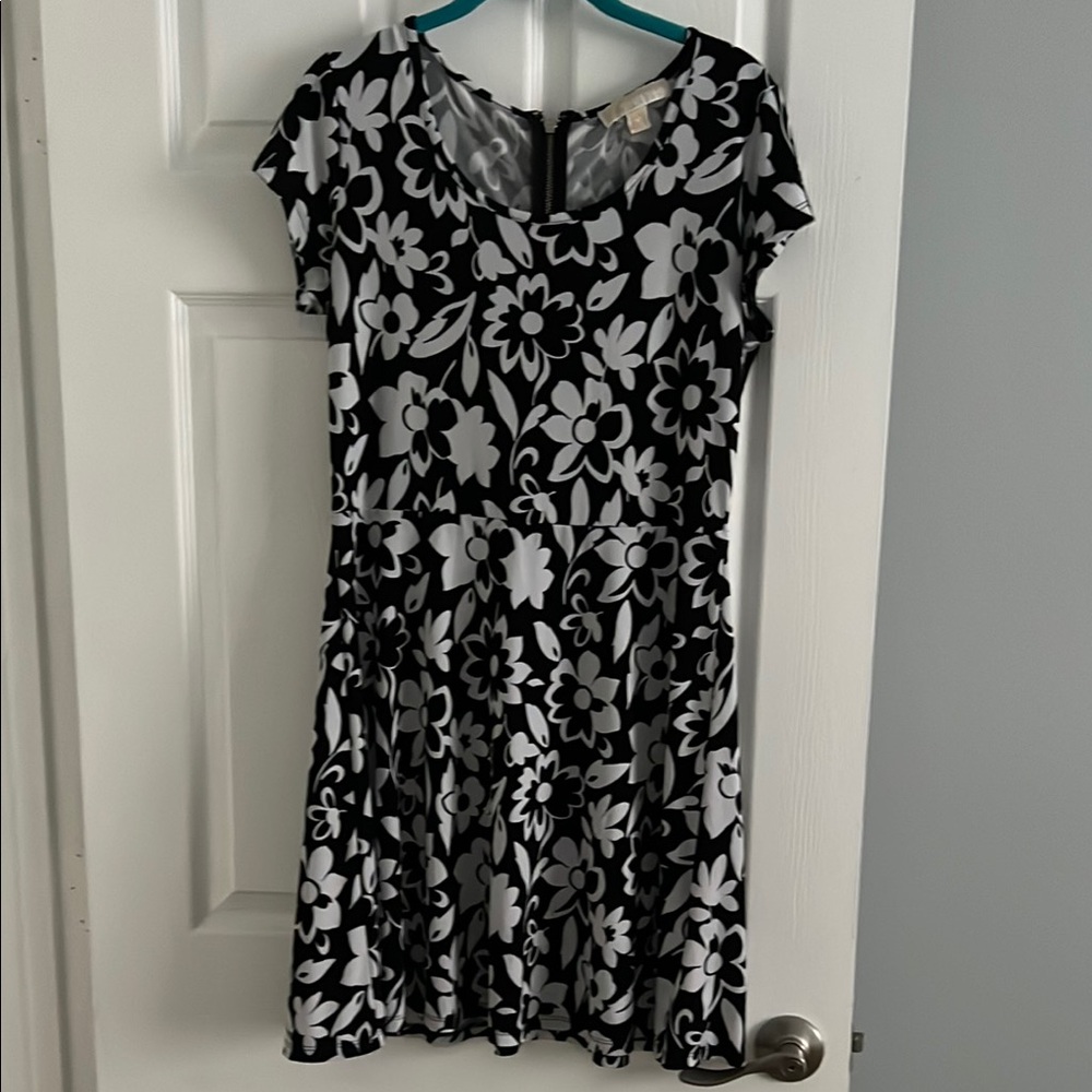 Michael Kors Black and White Fun Floral Cap Sleeve Mini Dress - Size M